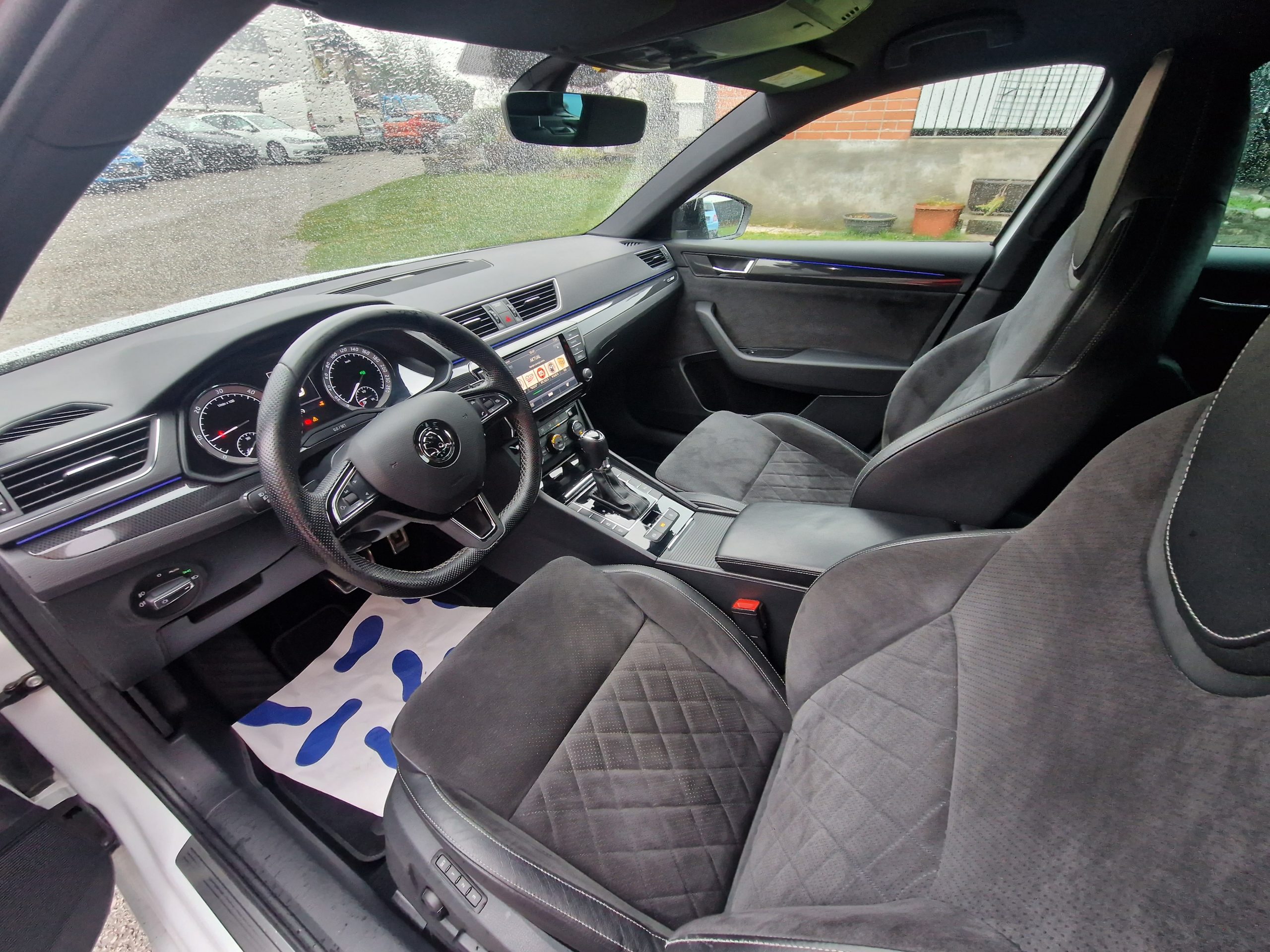 Škoda Superb 2.0 TDI-Sportline-BLACK EDITION-DSG 110 kW-ALCANTARA-NAVI - slika 9