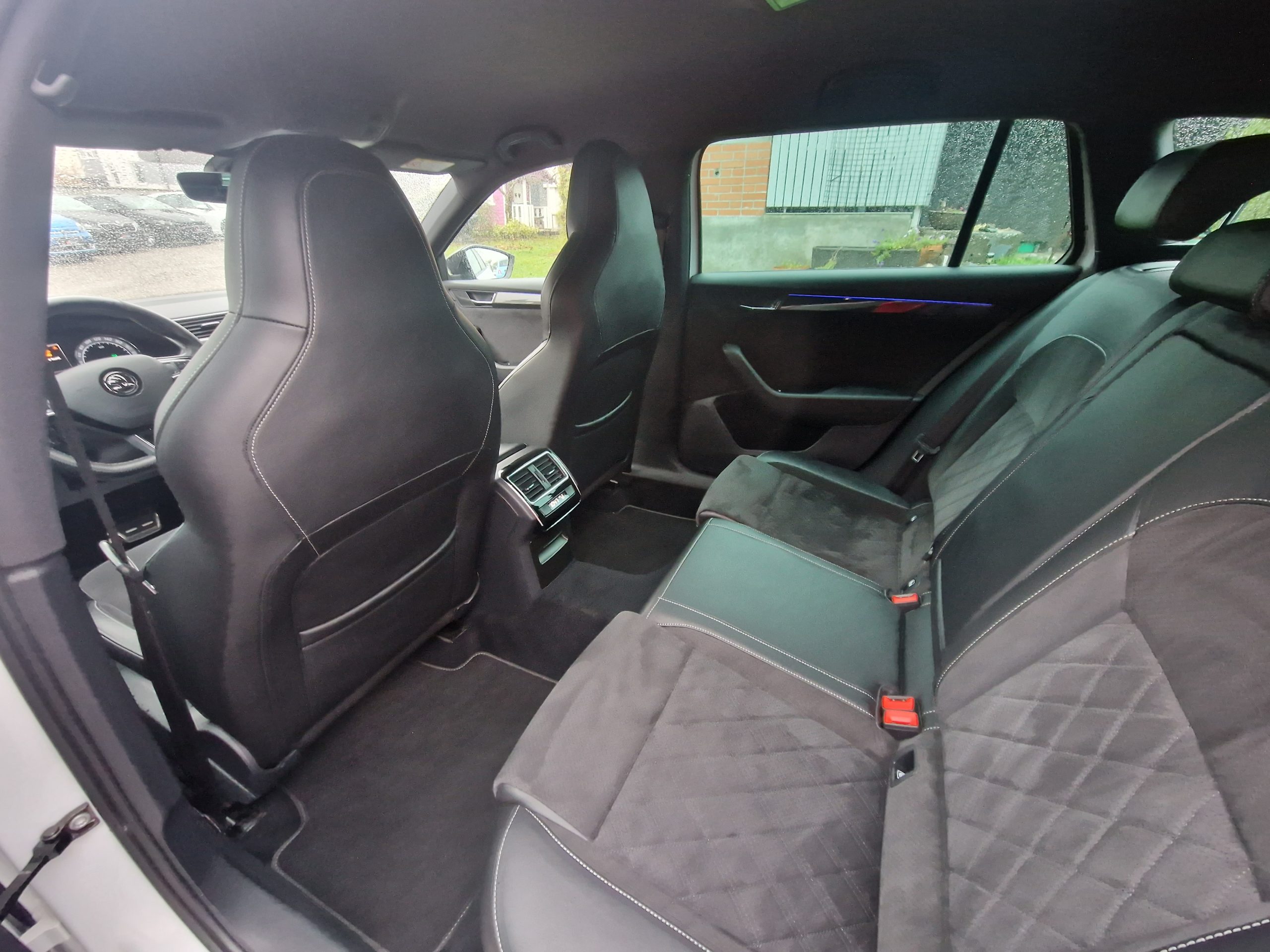 Škoda Superb 2.0 TDI-Sportline-BLACK EDITION-DSG 110 kW-ALCANTARA-NAVI - slika 12
