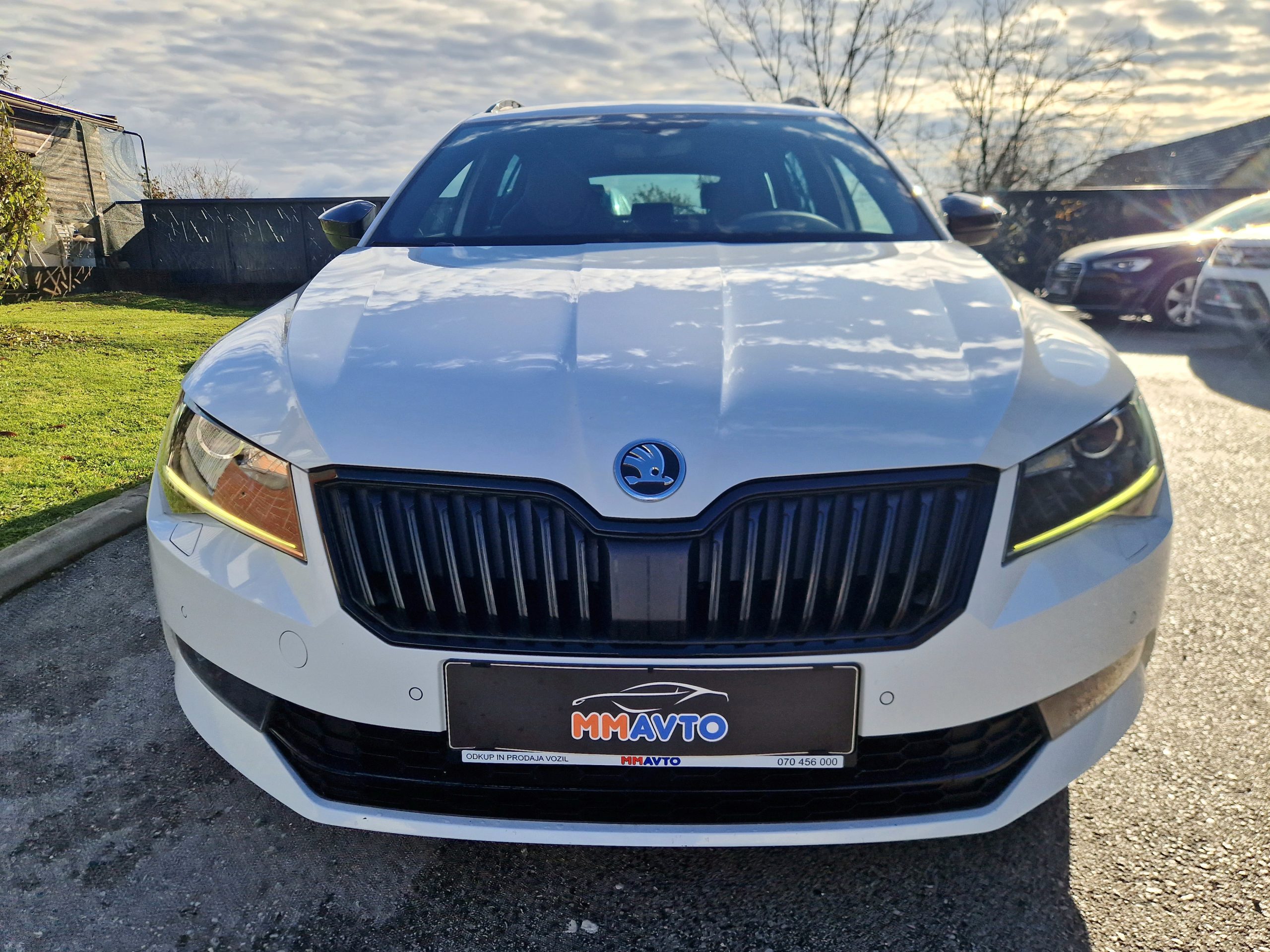 Škoda Superb 2.0 TDI-Sportline-BLACK EDITION-DSG 110 kW-ALCANTARA-NAVI - slika 2