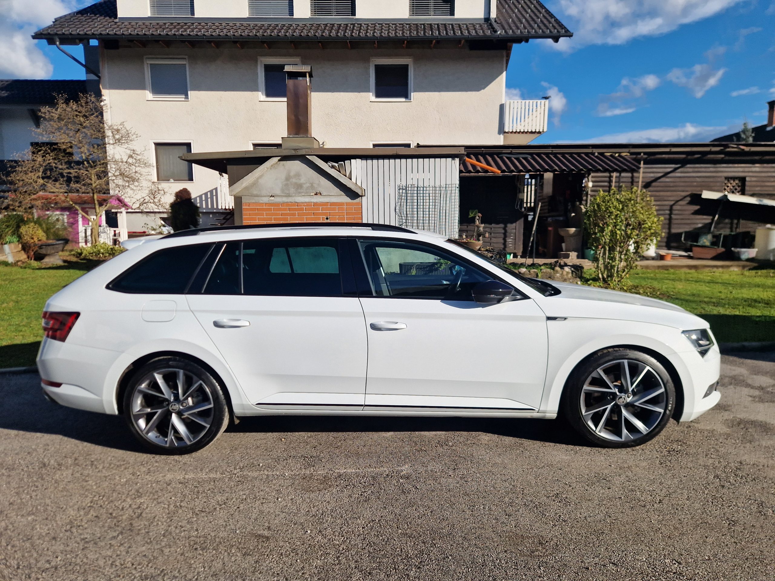 Škoda Superb 2.0 TDI-Sportline-BLACK EDITION-DSG 110 kW-ALCANTARA-NAVI - slika 5